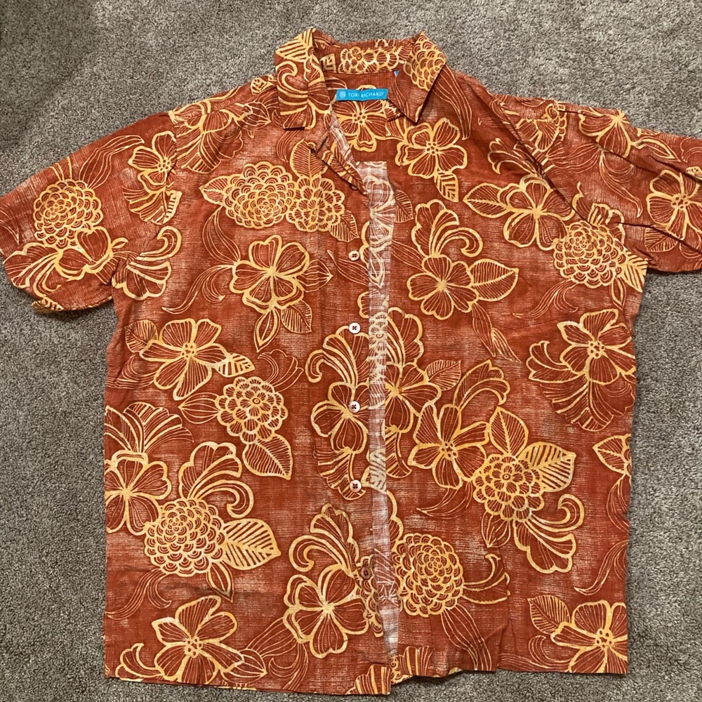 Short sleeve Tori Richard Hawaiian shirt- small